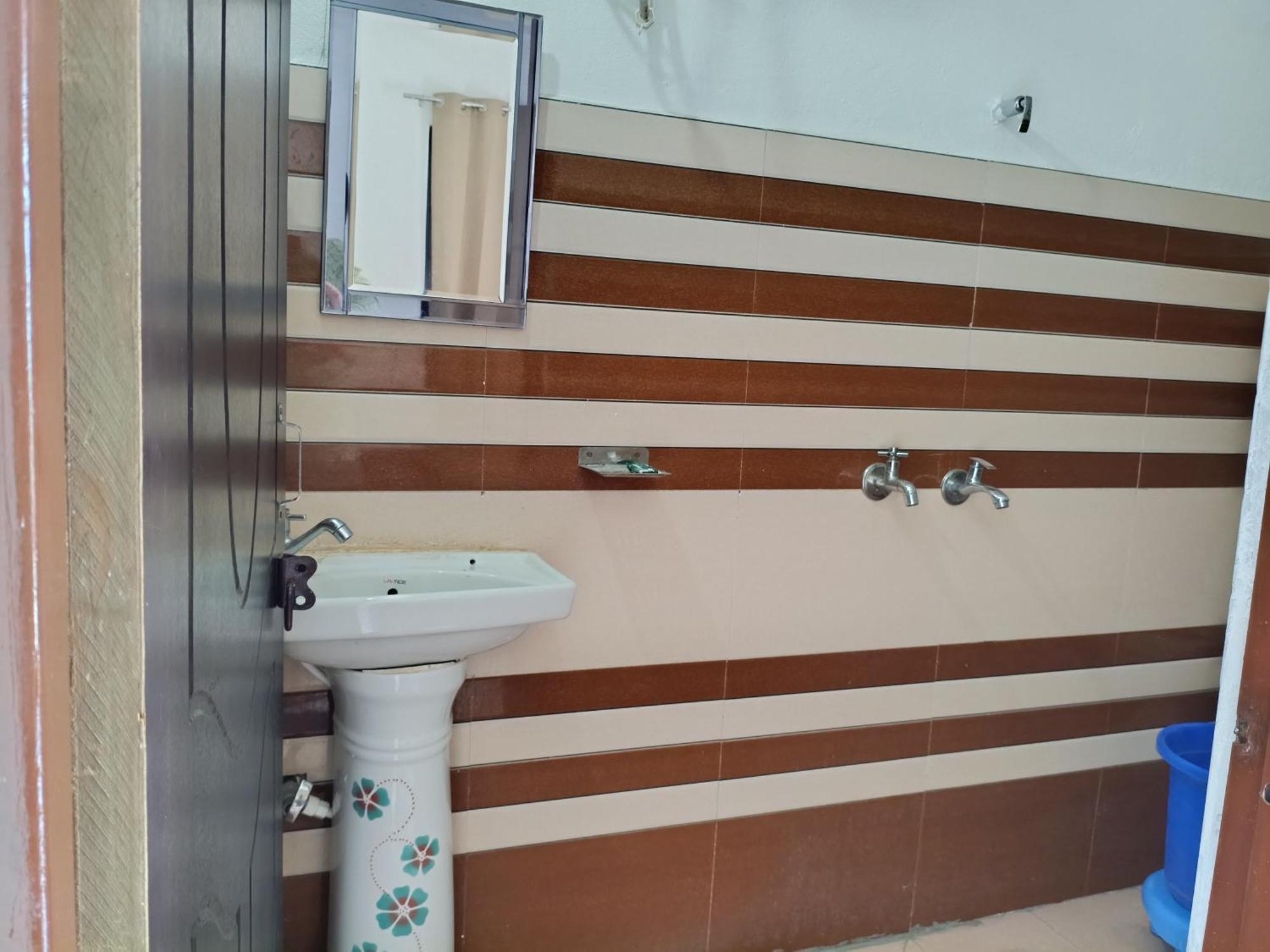 Mayur Homestay Ukhimath Exteriör bild